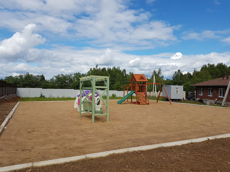 10.07.2017 - Строим детский городок