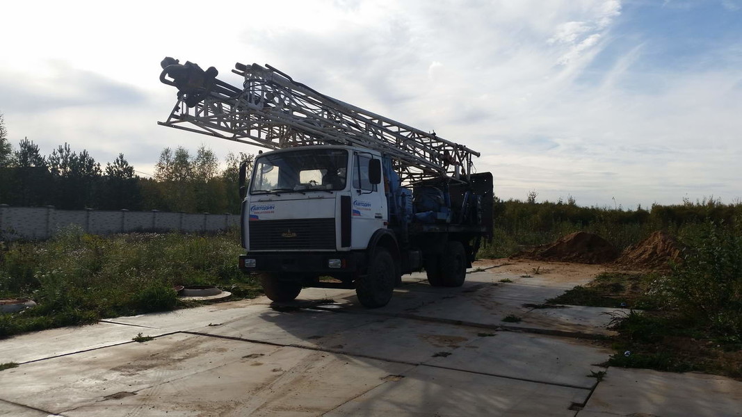 07.10.2015 Пробурили артезианскую скважину.